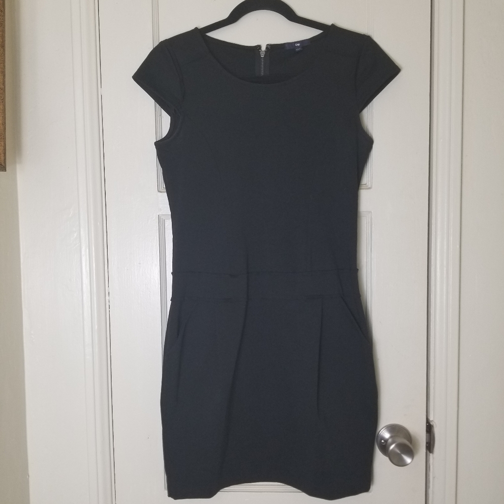 GAP black cap sleeve drop waist exposed zipper pocket knit dress